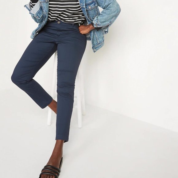 Old Navy Mid-Rise Skinny Everyday Khakis for Women - Picture 3 of 5